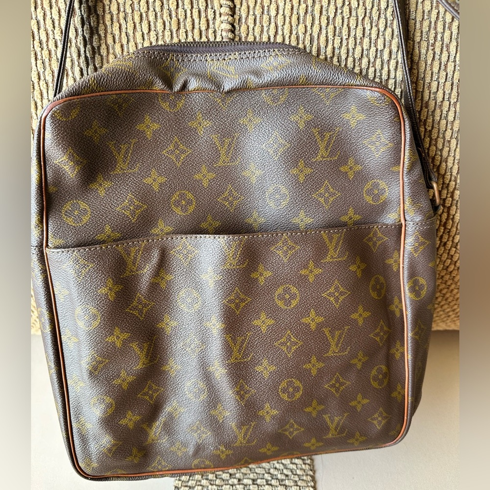 Vintage authentic Louis Vuitton Crossbody Bag.